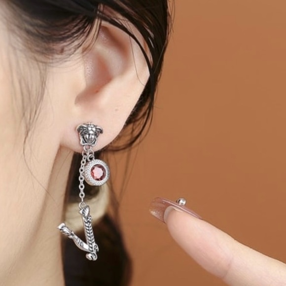 925 Sterling Silver Irregular Vintage Stud Earring E13-2832 - Picture 1 of 5